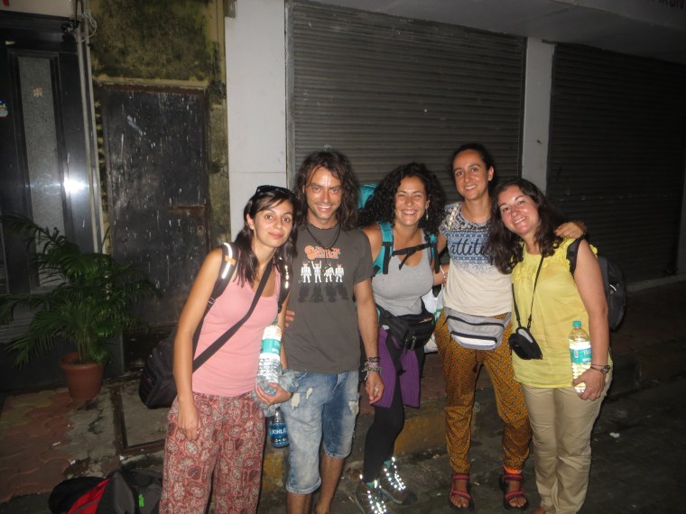 Despidiéndonos de Ana y Alex que se van a Sri Lanka