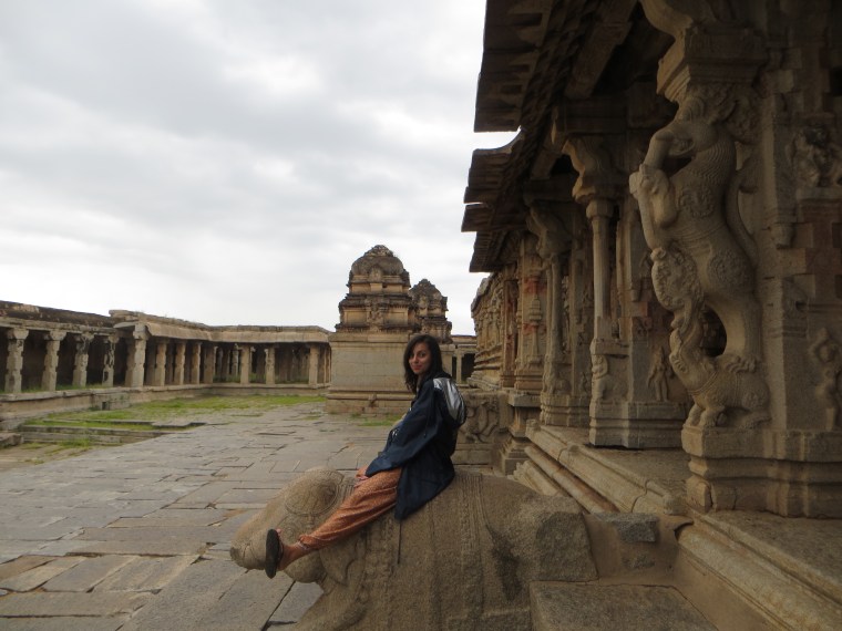 Montando en elefante, Bárbara