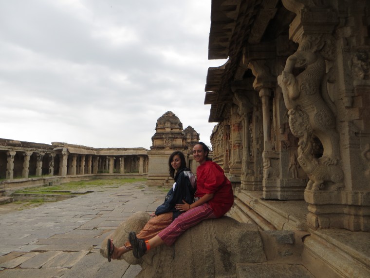 Montando en elefante con Mónica