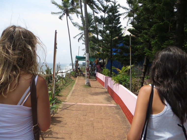 Un arbol en el medio dle camino se respeta todo