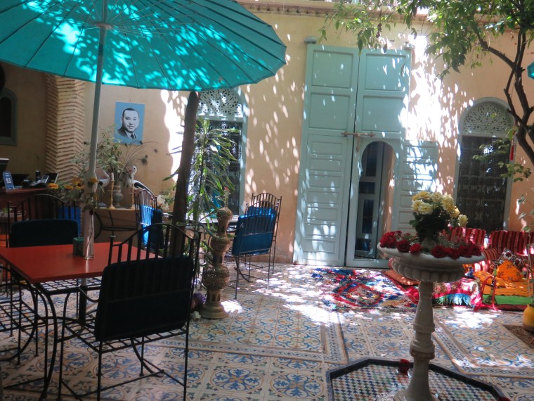 Le roi en la pared de nuuestro primer riad en Marrakech.