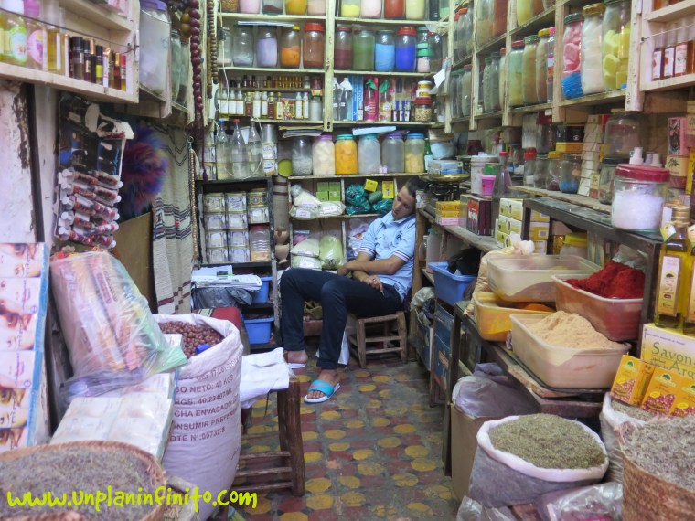 Cuando volvimos hasta el vendedor se había dormido :D