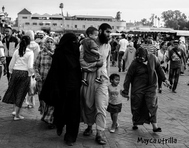 Familia en la plaza Jeema el Fnac by Mayca :)