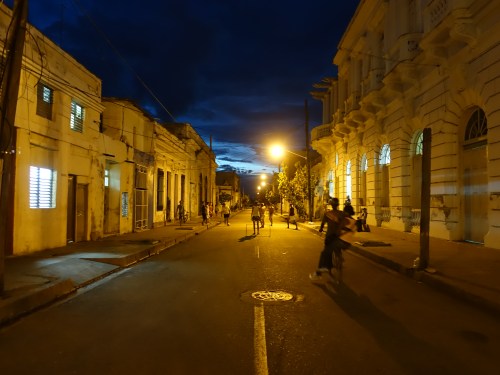 Cienfuegos por la noche