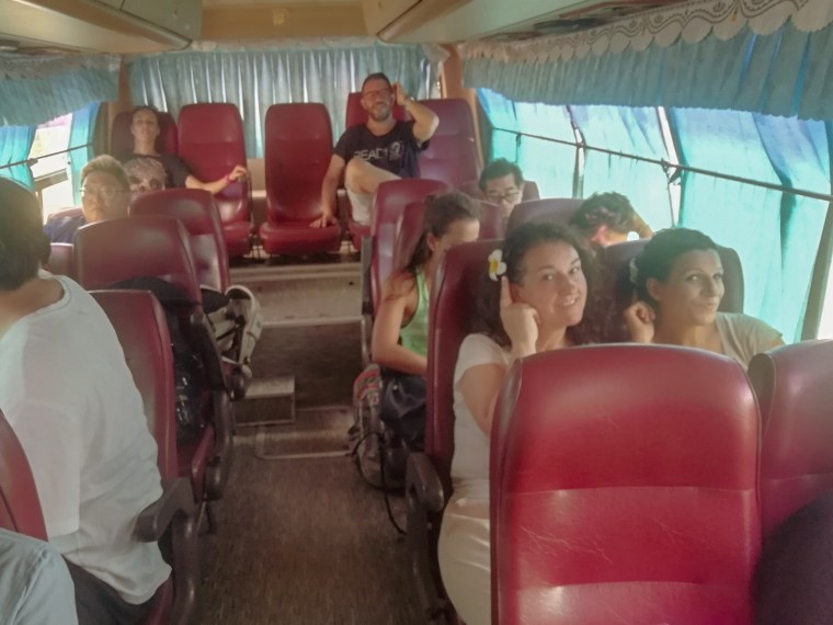 En Bus por Laos