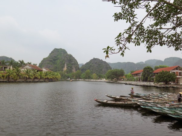 Tam Coc, embarcadero, río Ngo Dong