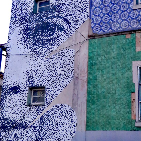 Sophia Mello Breyner  creada por Eine.  Street art lisboa